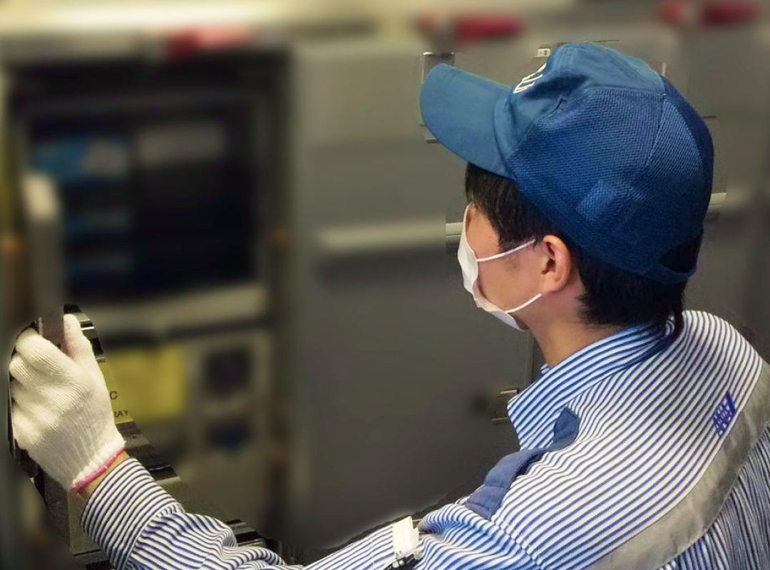 機内食搭降載業務